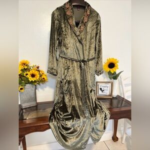 April Cornell women’s size medium sage green Long robe